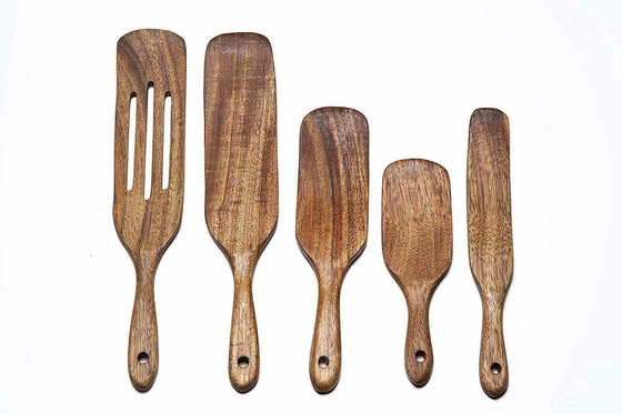 Des éclaboussures de bambou en bois Des outils de cuisine Des ustensiles de cuisine Un ensemble de 5 pièces