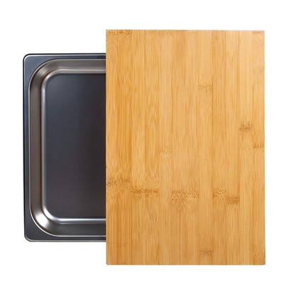 La planche à découper en bambou de cuisine a placé la planche à découper réglée avec le plateau d'acier inoxydable