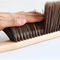 Saupoudrage mou de poils de brosse en bois de poignée de balai de main