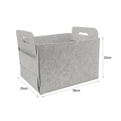 Des paniers de rangement personnalisés et modernes sont installés dans des contenants en feutre de polyester à 100% pour organiser les articles ménagers.