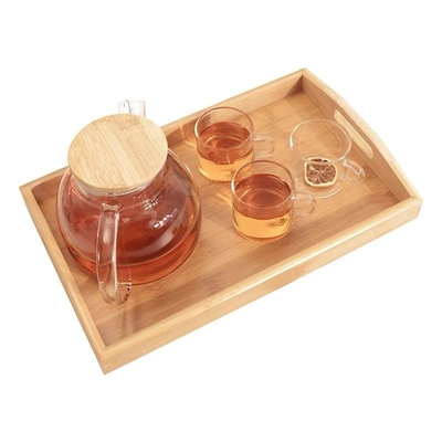 Un plateau de bambou rectangulaire écologique avec un design moderne durable et une palette de couleurs naturelles