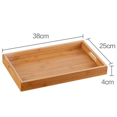 Un plateau de bambou rectangulaire écologique avec un design moderne durable et une palette de couleurs naturelles